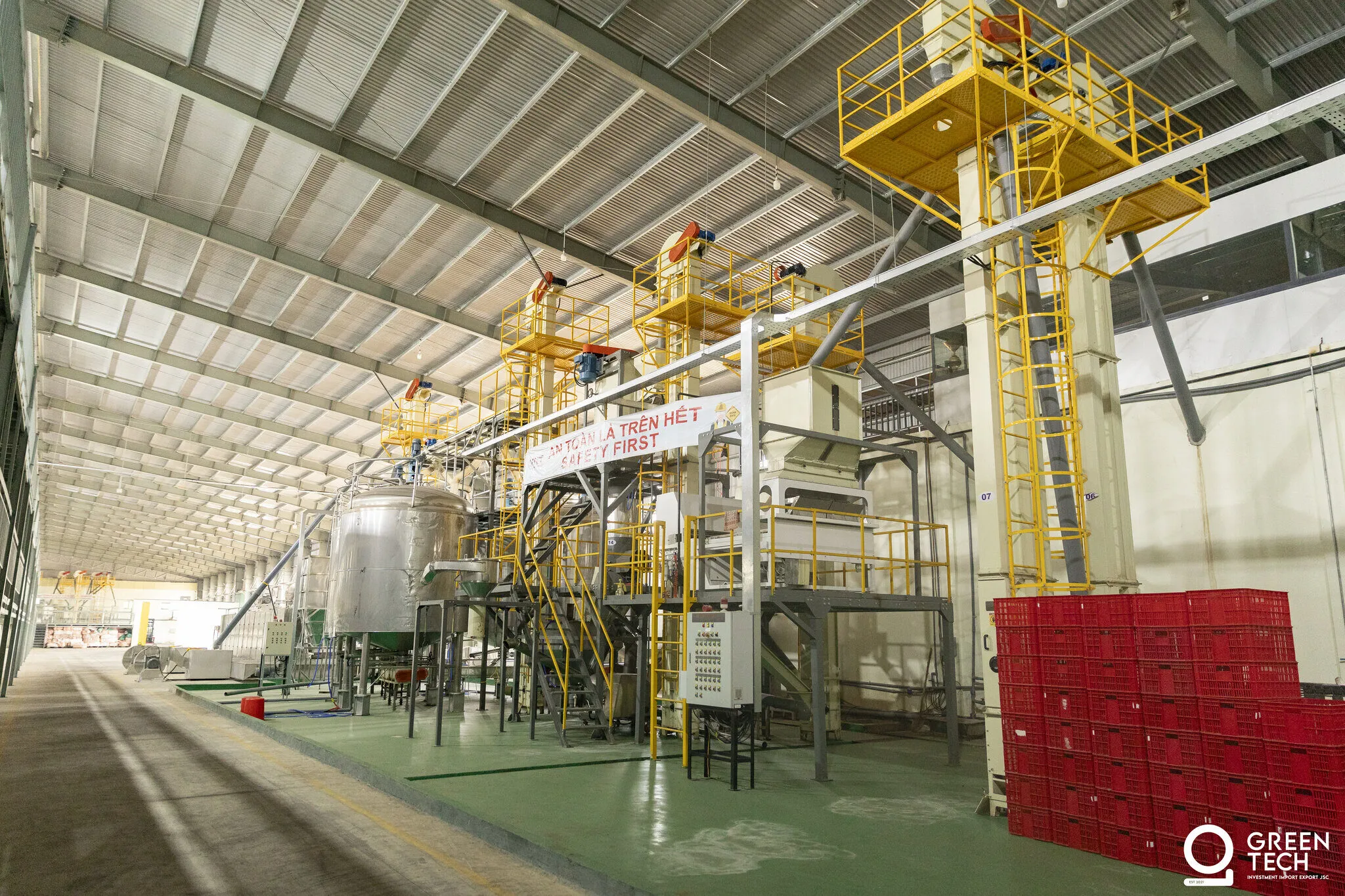 Full-floor sorting run completed. 28MT throughput today across two shifts. Equipment running at 97% efficiency.