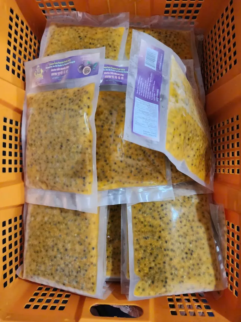 Frozen passion fruit pulp in 1kg export bags